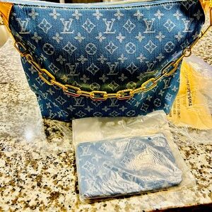 Stylish Blue Designer Women's Bag with Gold Chain